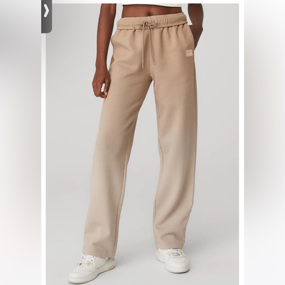 Like NEW ALO Straight Leg Ombre Sweatpant
$138 - Picture 2 of 5